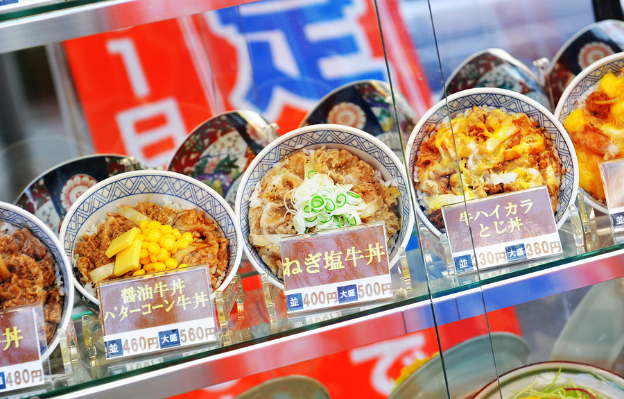Plastic Japanese noodle bowls on display in Japanese restaurant window